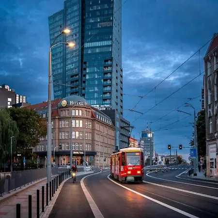 Hanza Tower, Less Is 15th Basen Sauna