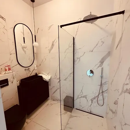 Hanza Tower, Less Is 15th Basen Sauna