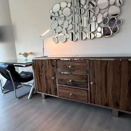 Hanza Tower, Less Is 15th Basen Sauna