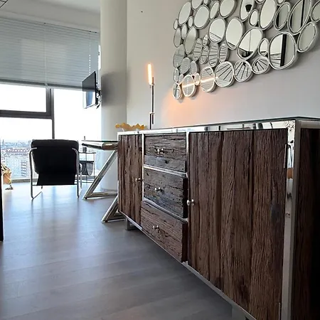 Hanza Tower, Less Is 15th Basen Sauna