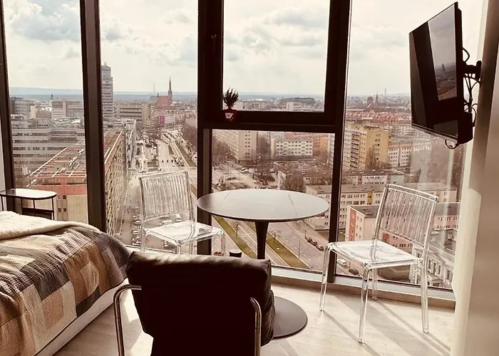 Hanza Tower, Less Is 15th Basen Sauna