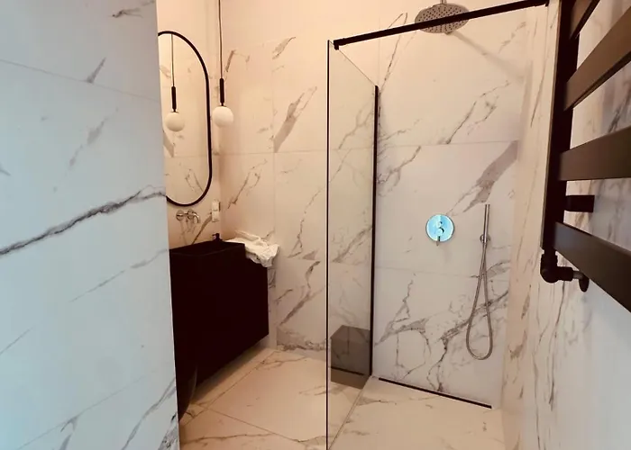 Hanza Tower, Less Is 15th Basen Sauna