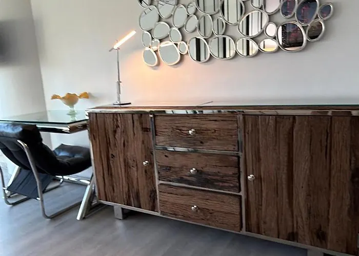 Hanza Tower, Less Is 15th Basen Sauna