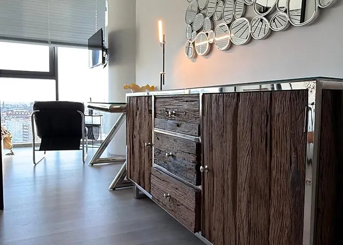 Hanza Tower, Less Is 15th Basen Sauna